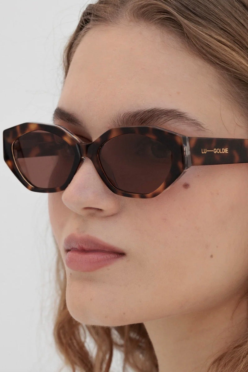 Lu Goldie Eliana Sunglasses- Tort– HyperLuxe Activewear display picture 2