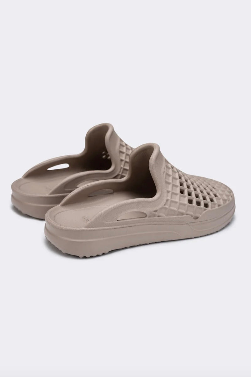 Lusso Cloud Scenario Slide- Goat– HyperLuxe Activewear display picture 3
