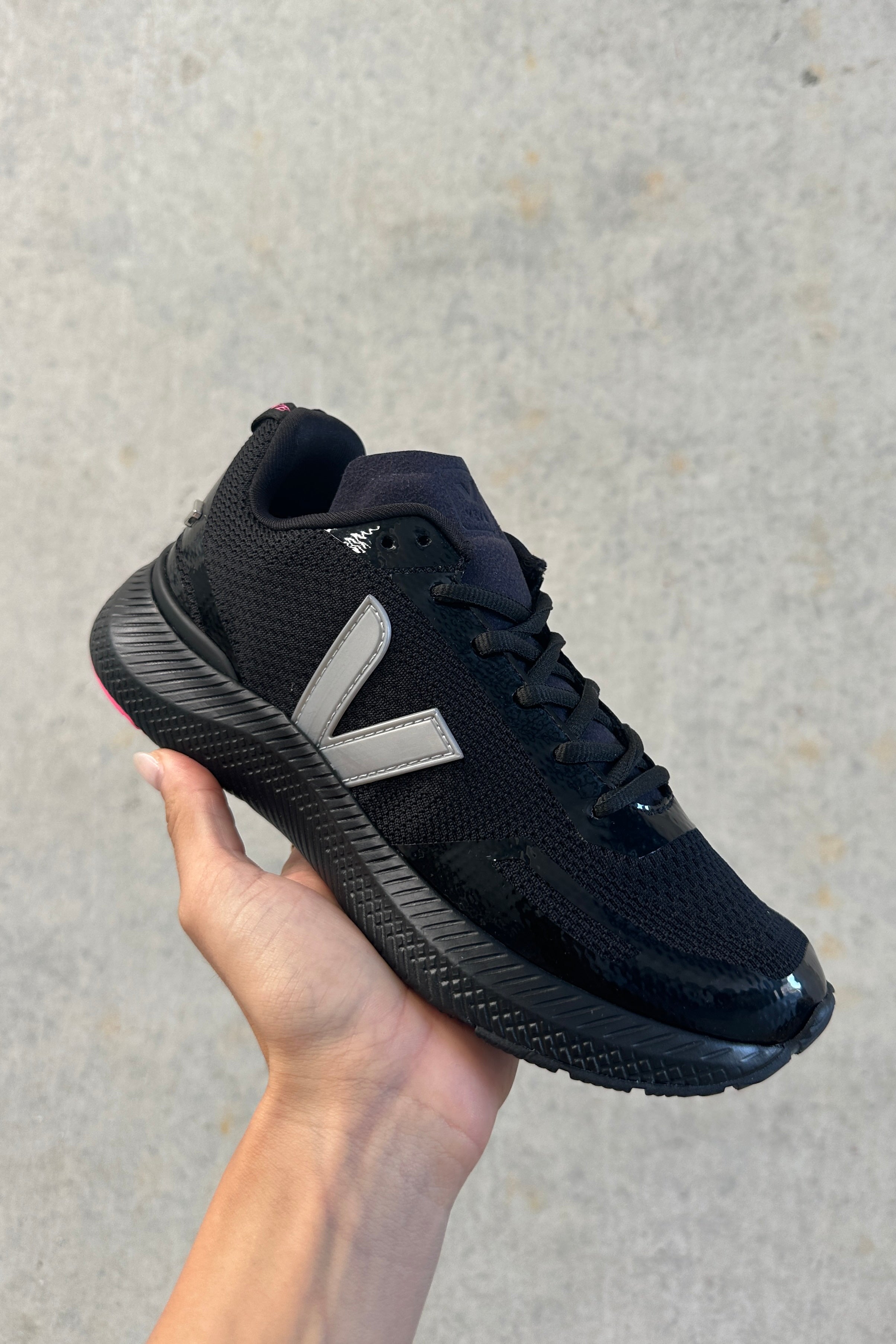 Veja X 7 DAYS Active Impala Engineered Sneaker - Black/ Silver